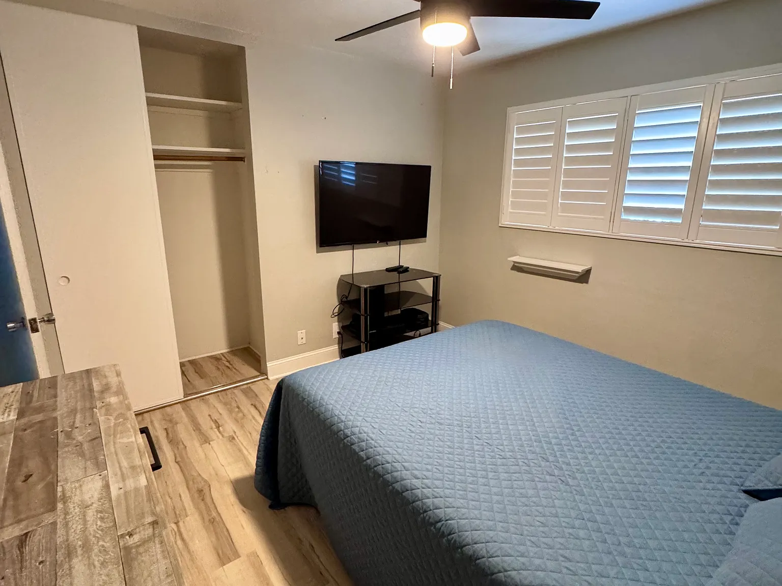 3 bed, 1827 sqft, $880 — Photo 1