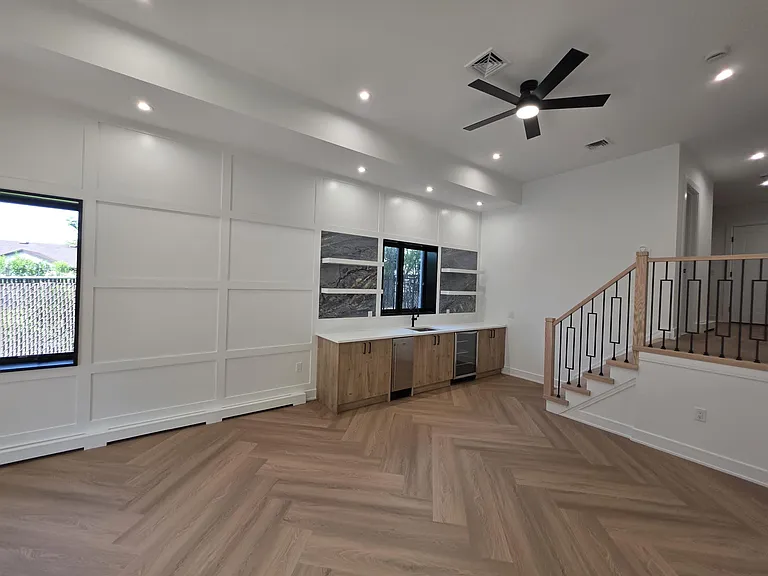 1047B Anderson Ave — Photo 34
