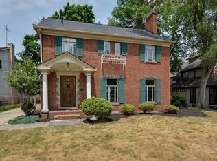 20780 Lake Rd, Rocky River, OH 44116