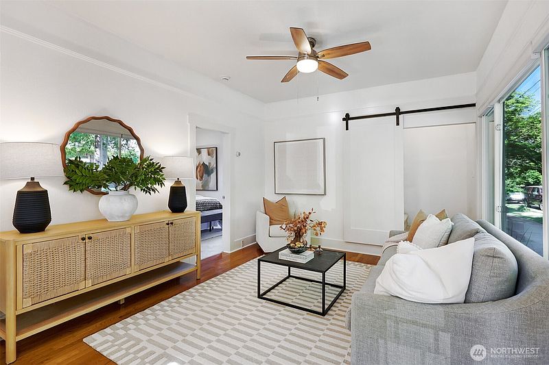 4th image of 516 W Howe Street