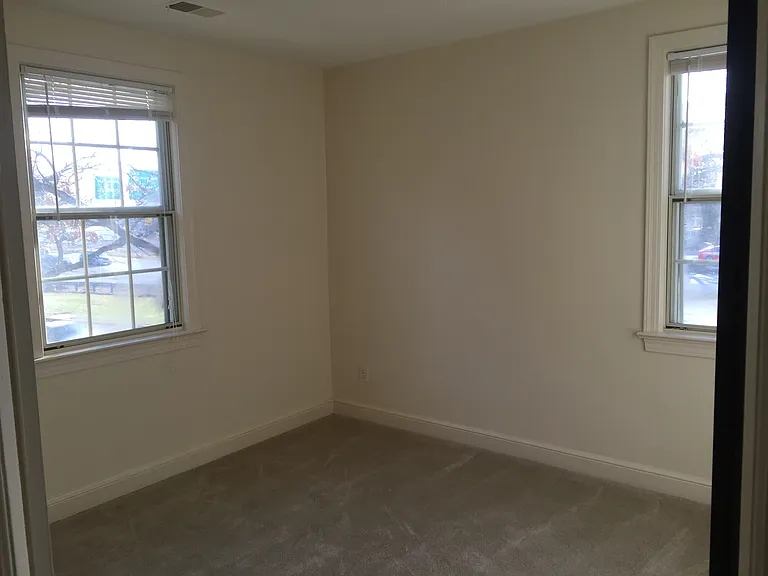 2405 Arlington Blvd — Photo 22