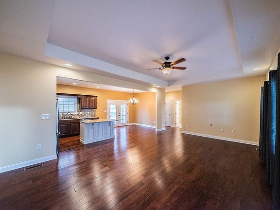 3rd image of 63 Royal Park Dr
