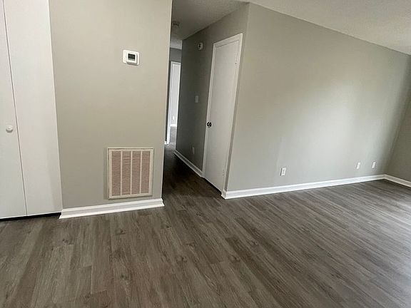 4th image of 105 Oriole Dr #6