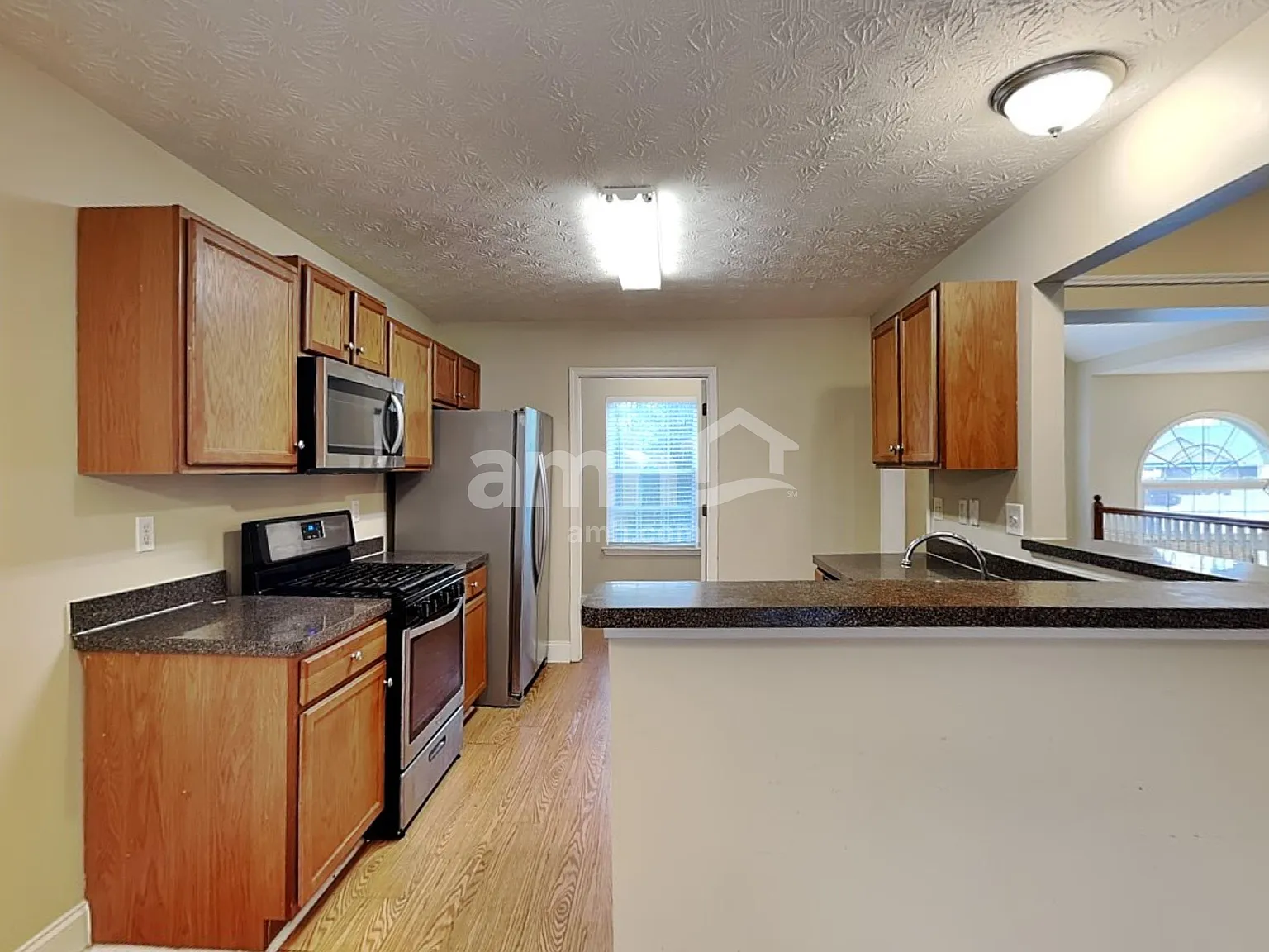 4 bed, 3.0 bath, 1704 sqft, $2,090 — Photo 3