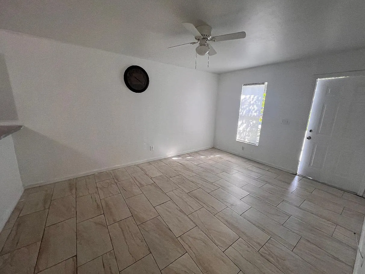 3 bed, 1300 sqft, $1,895 — Photo 3
