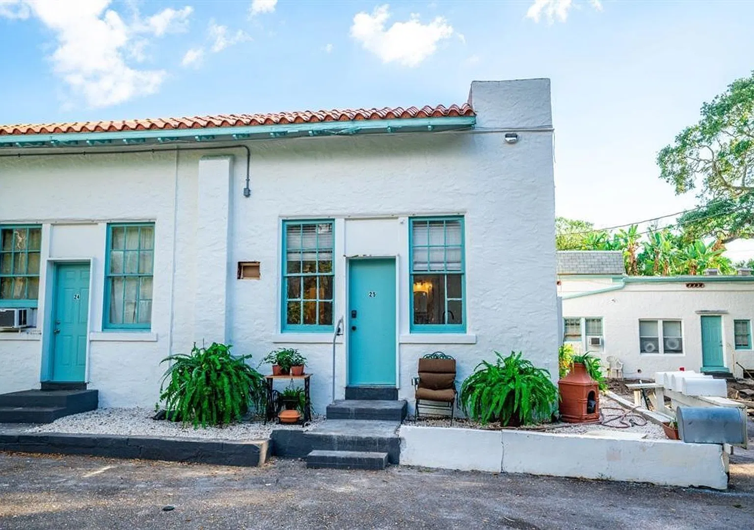Charming & Historic Jungle Prada Flats in St Pete — Photo 1