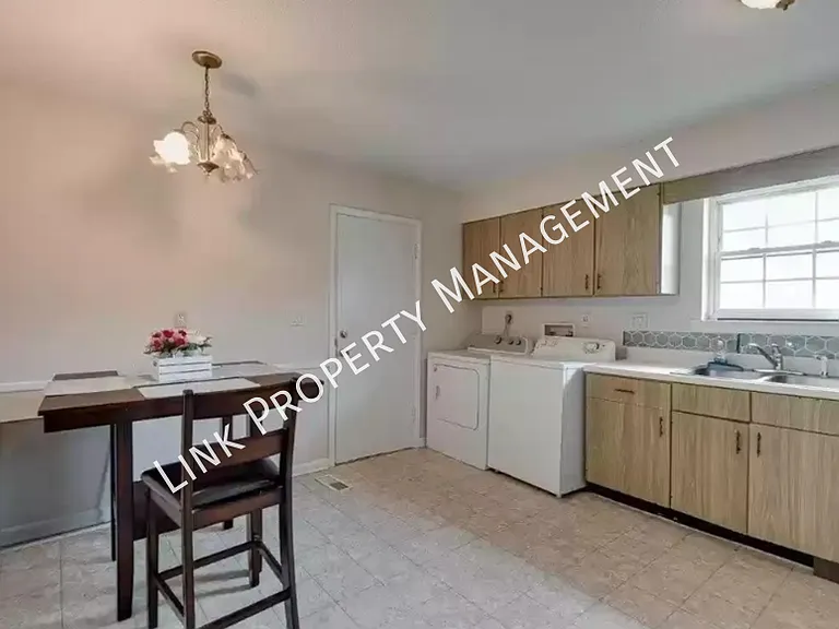 3620 Missionaire Ave — Photo 3