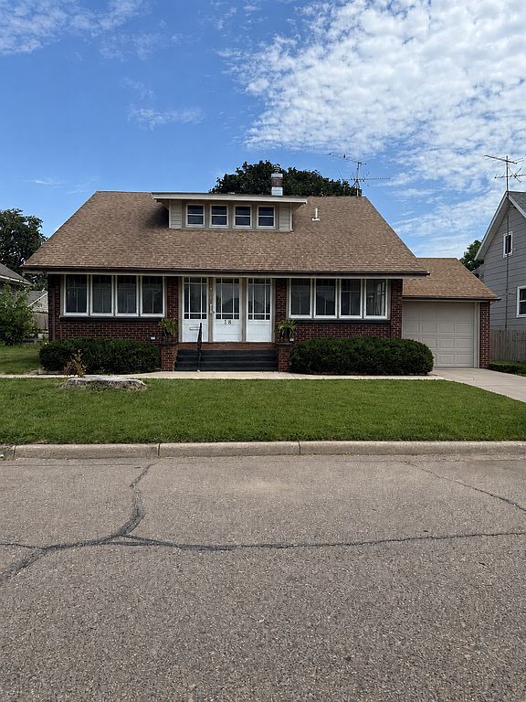 18 3rd Ave SE - Property Image
