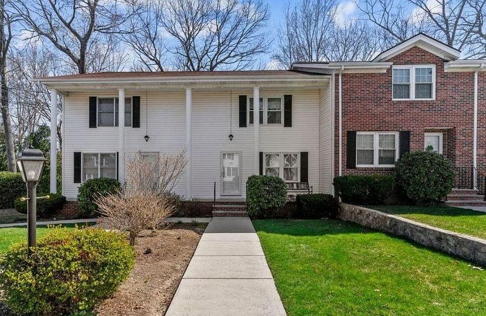 1st image of 120 Forestwood Dr #120