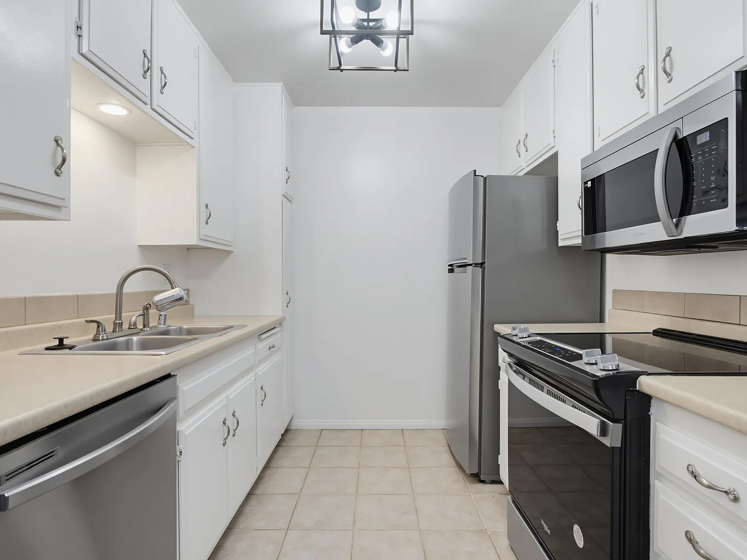 2 bed, 999 sqft, $3,000 — Photo 2