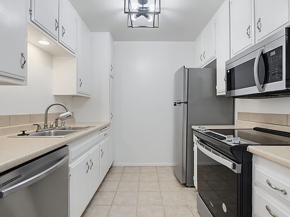 2nd image of 8220 Vincetta Dr Unit 30