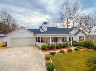 204 Sweet Apple Ln, Dahlonega, GA 30533