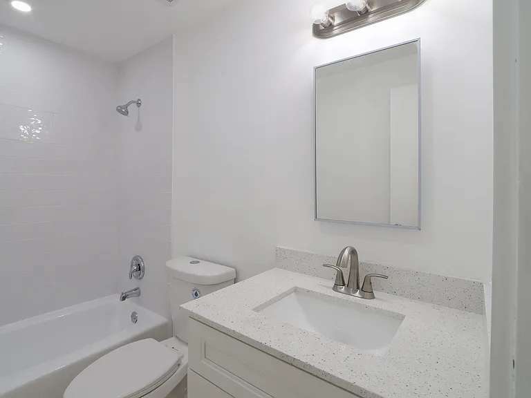 405 W 11th St #12 — Photo 24