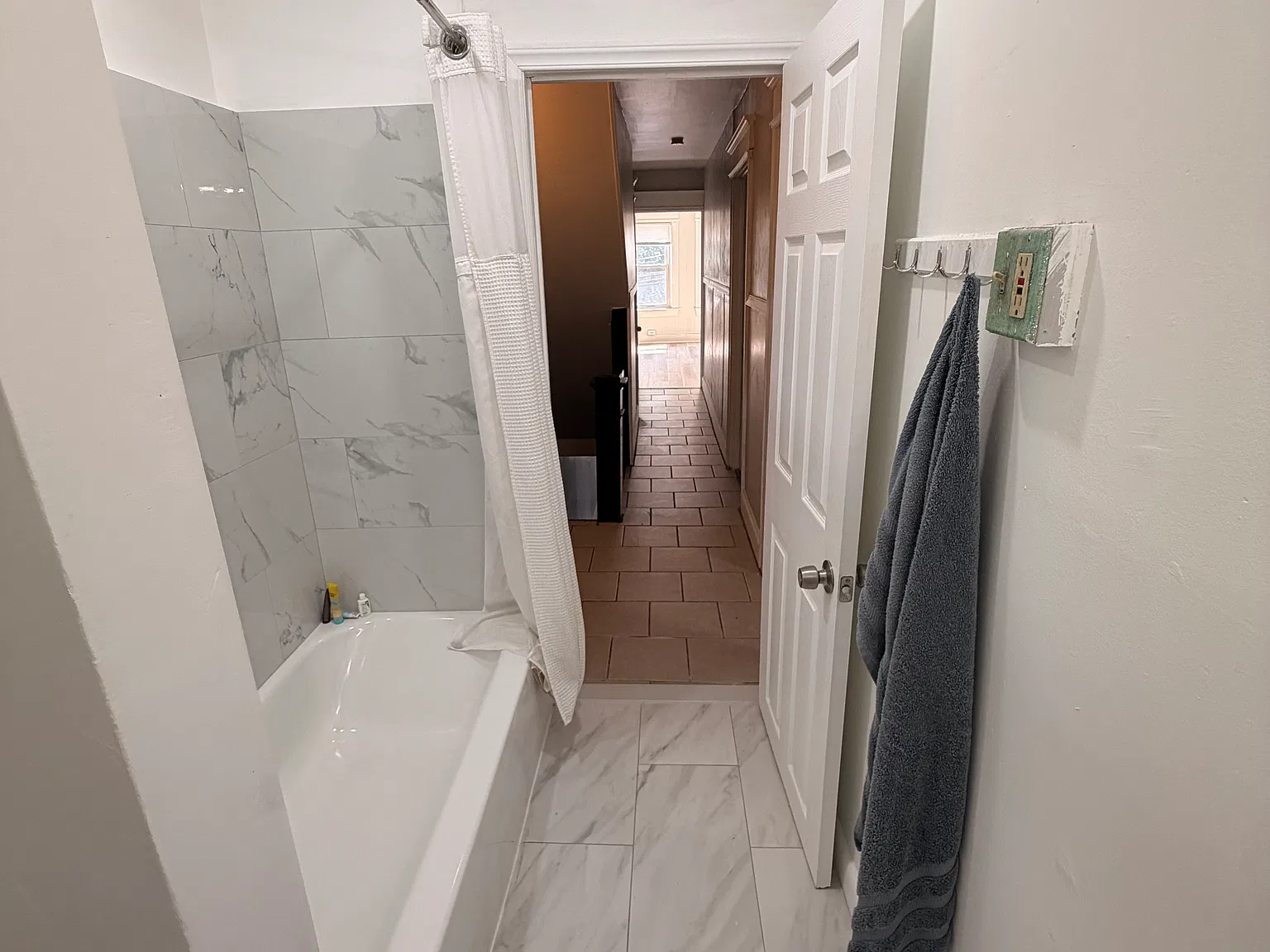 5 bed, $1,800 — Photo 1