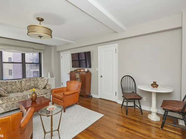 210 East 73rd Street image 2 of 9