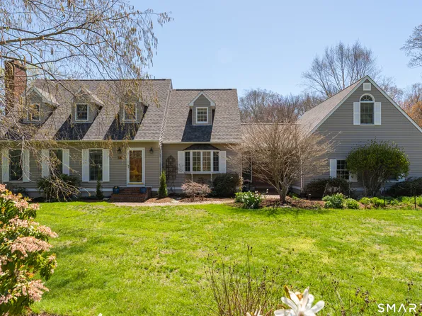 13 Westwood Drive, Waterford, CT 06385