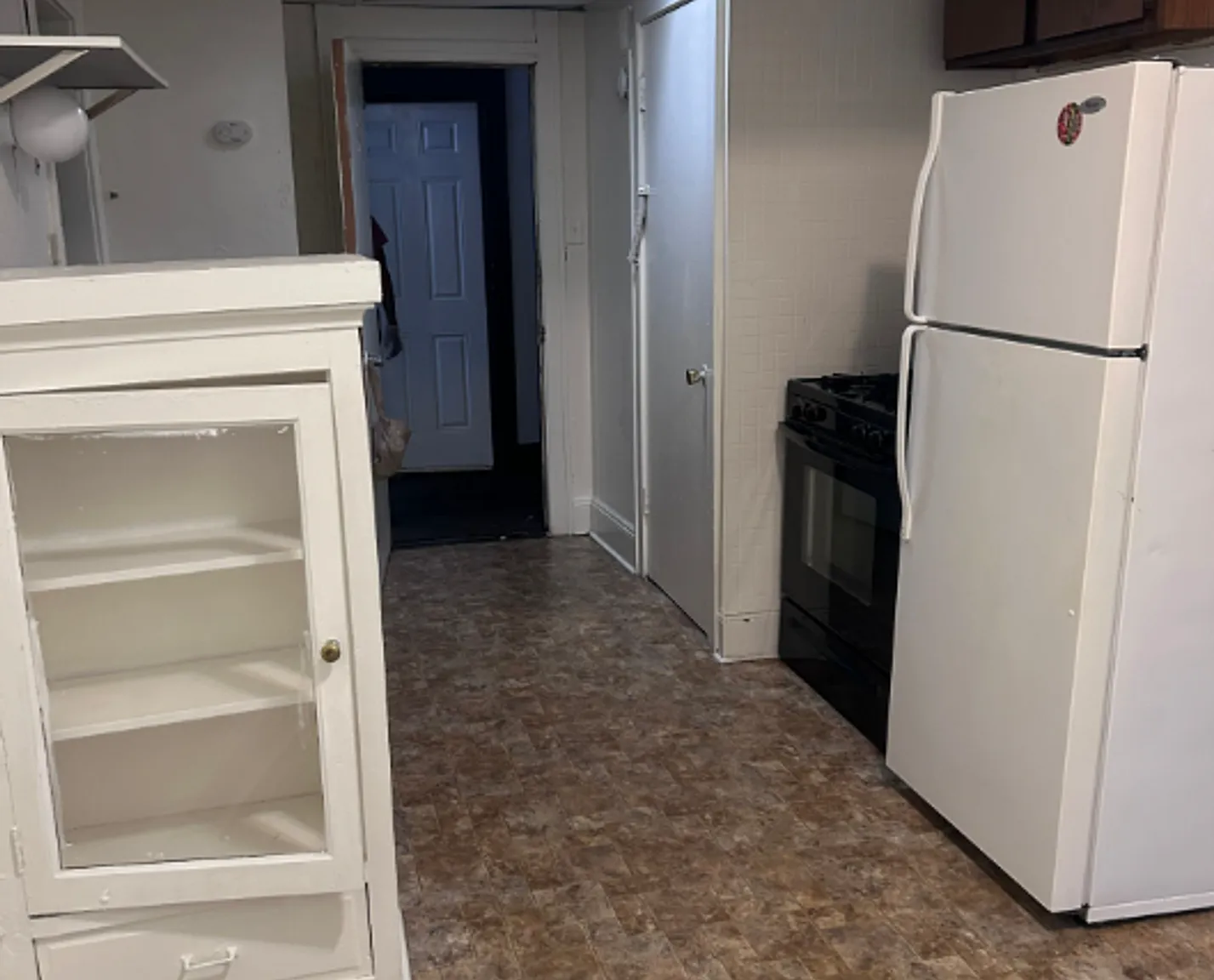 250 Off 1st Month's Rent Charming 1BR Milwaukee Apartment** — Photo 4