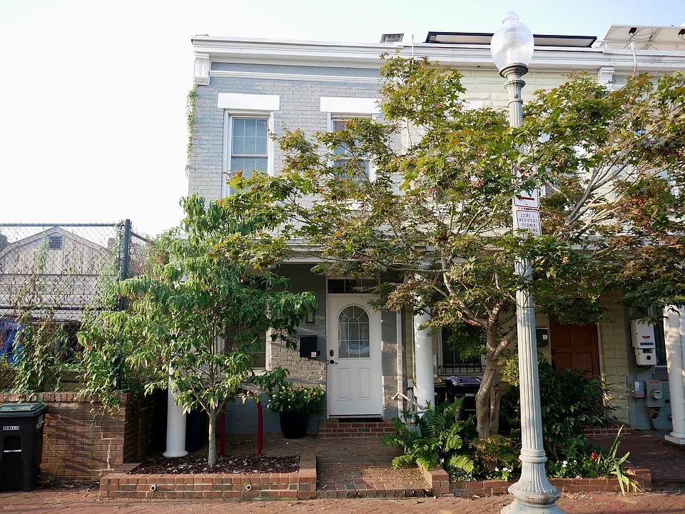 330 Oakdale Pl NW
