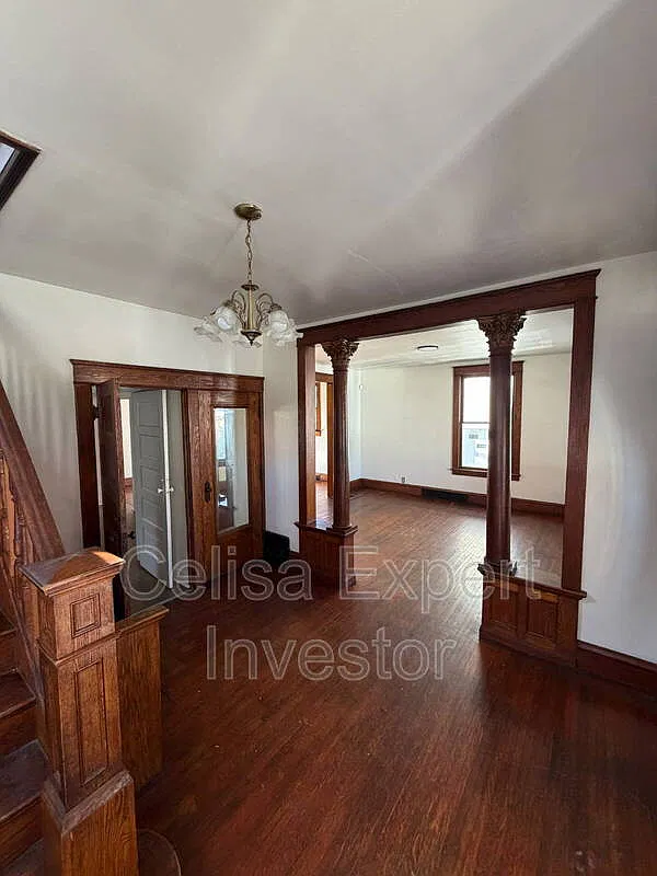 4 bed, 1.5 bath, 1812 sqft, $1,300 — Photo 2