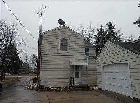 2nd image of 610 W Main St