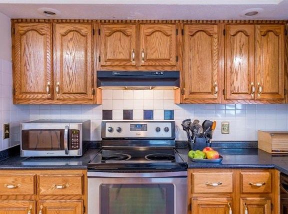 3rd image of 135 Bradley Ln
