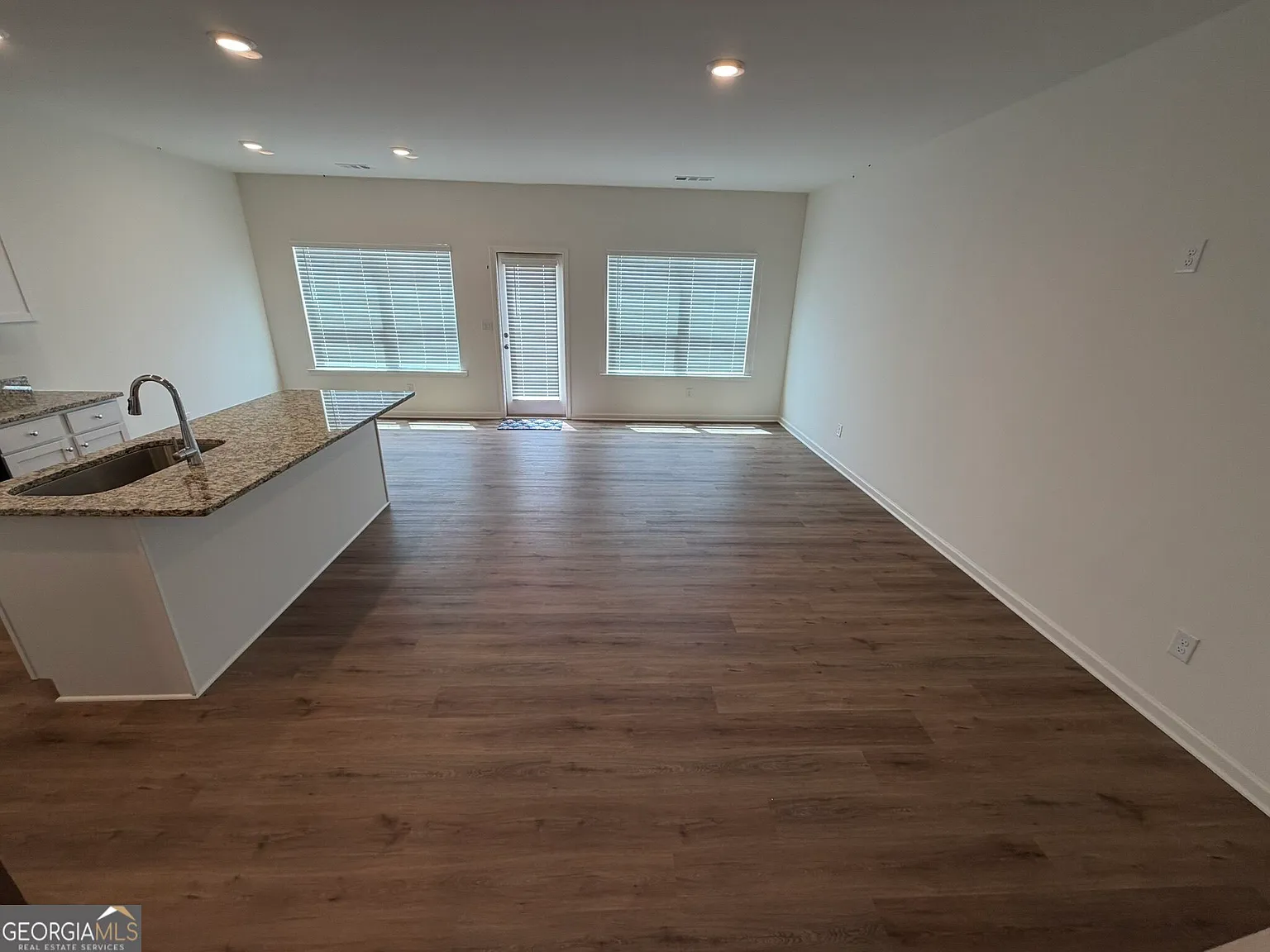 3 bed, 2.5 bath, $2,100 — Photo 3