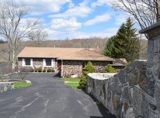 214 Beach Dr, Mahopac, NY 10541