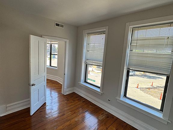 5th image of 2409 S Hoyne Ave #201