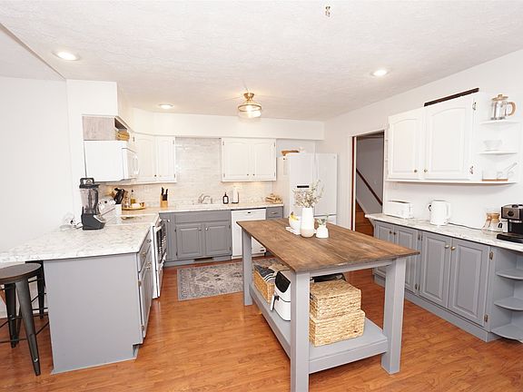 5th image of 120 Linda Ln