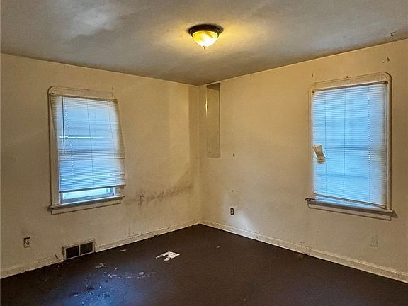4th image of 544 Miller St