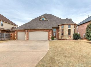 800 Erinova Dr, Yukon, OK 73099