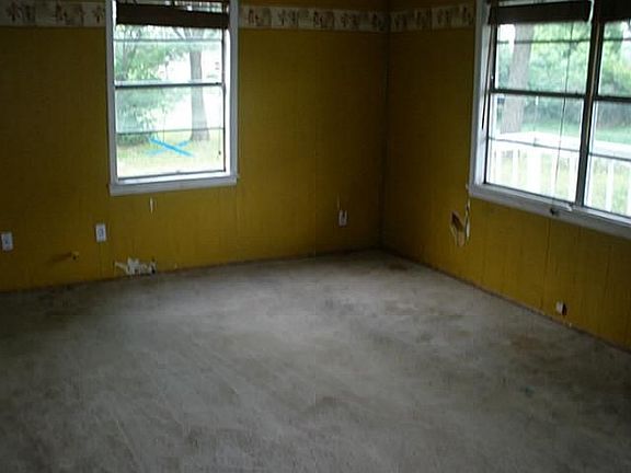 4th image of 100 Lone Oak St