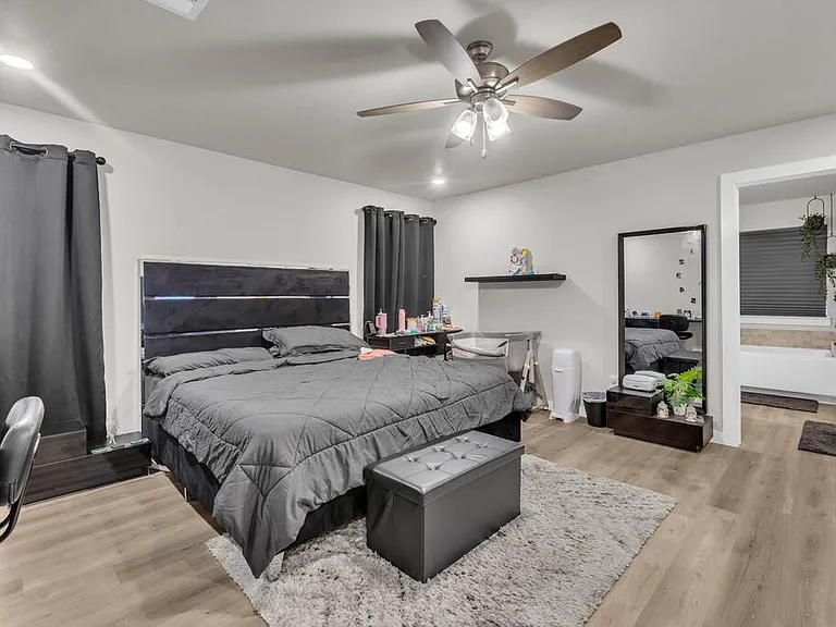 2512 Blazing Saddle Blvd — Photo 12
