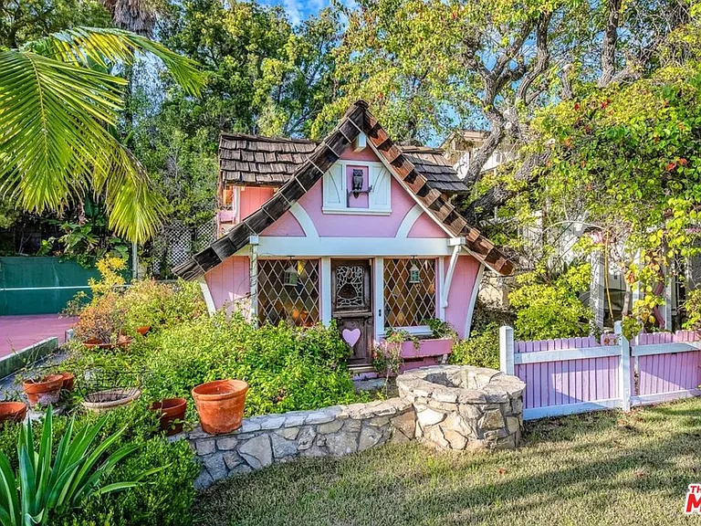 829 N Whittier Dr — Photo 41
