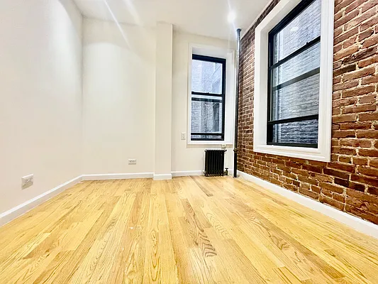 Rented by HOLTON REAL ESTATE INC. | media 13