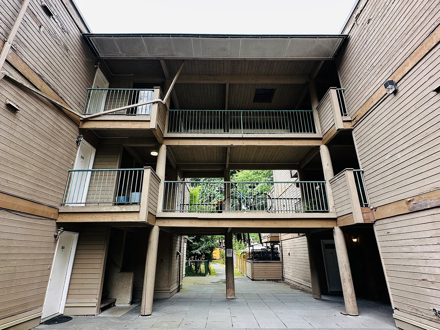2 bed, 839 sqft, $1,850 — Photo 3