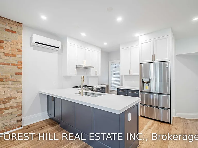 36 Howland Ave — Photo 6
