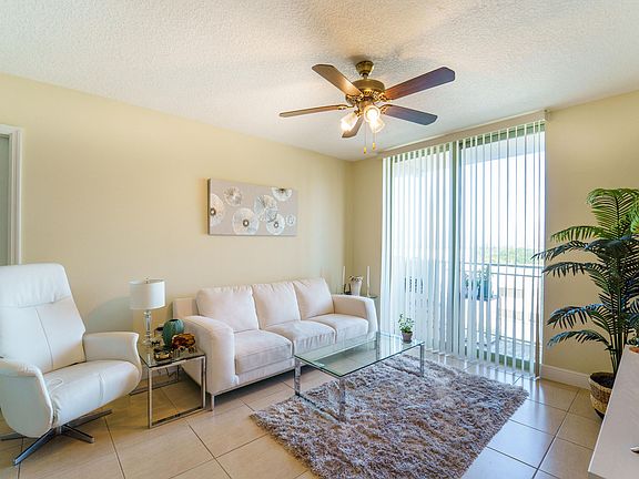 5th image of 610 Clematis St APT 706