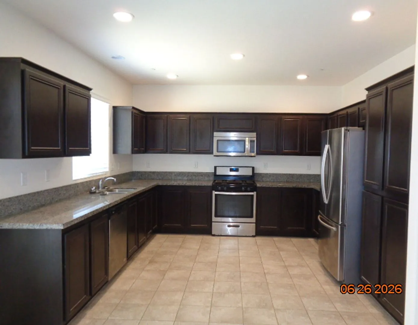 Beautiful 2 Story Home in the Rosamond Frontier Homes Development — Photo 4