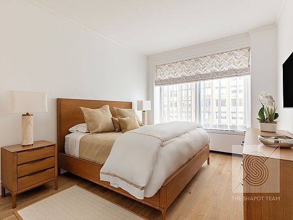 5th image of 212 W 72nd St #8F