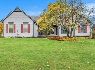 258 Round Tree Dr, Lake Orion, MI