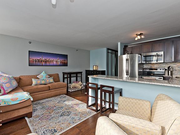 4th image of 472 N Lakeshore Dr #4611