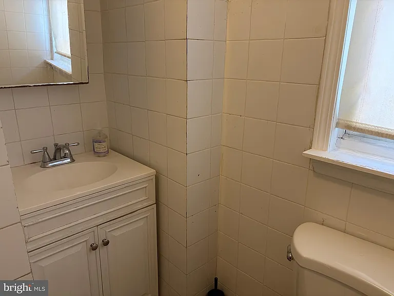 7058 Saybrook Ave — Photo 17