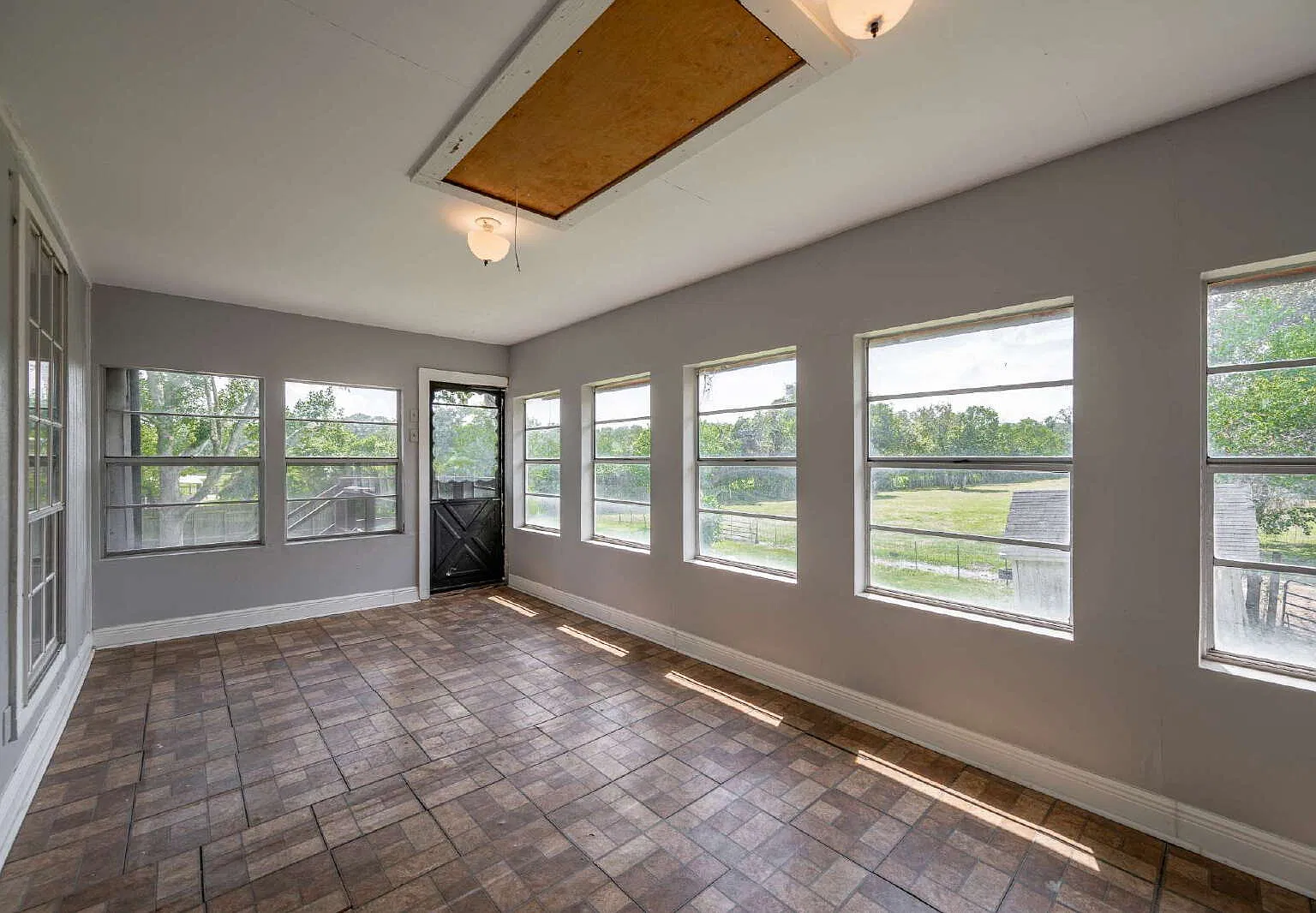 3 bed, 2.0 bath, 1813 sqft, $3,500 — Photo 3