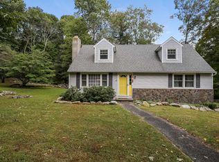 4 Blueberry Ln, Stormville, NY 12582