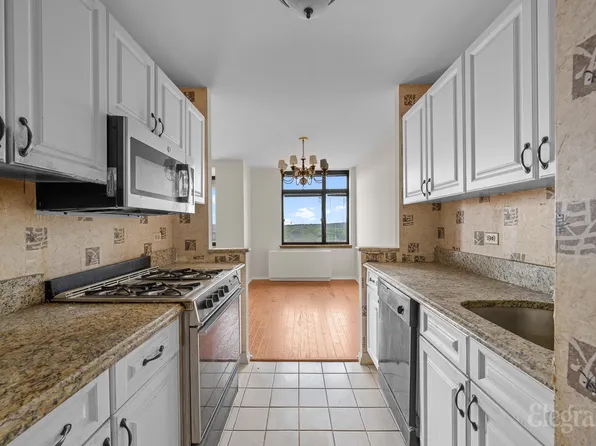 112-01 Queens Boulevard image 3 of 23