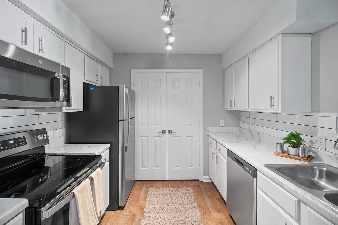 The Tarragon Apartments — Photo 2