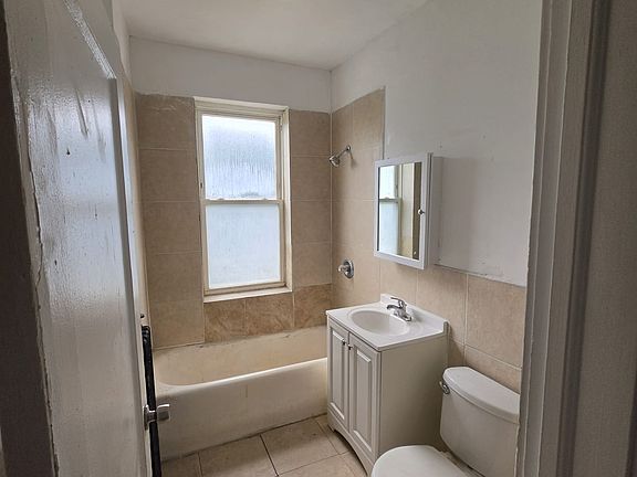 3rd image of 6-8 Glenwood Ave #36