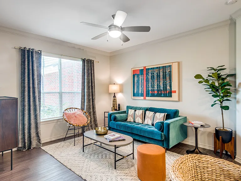 Aventura on Briar Forest — Photo 7