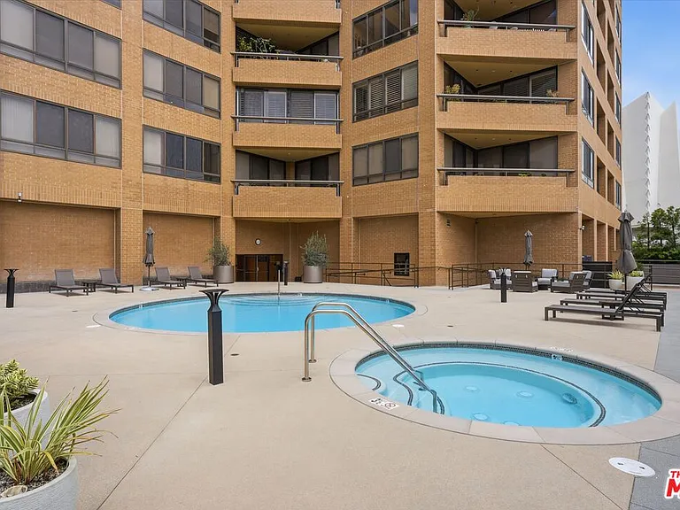 10430 Wilshire Blvd #1701 — Photo 19